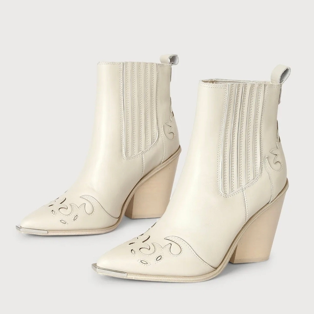 Steve Madden Cream Ankle Booties Sz7M Leather Excellent Conditions Almost New